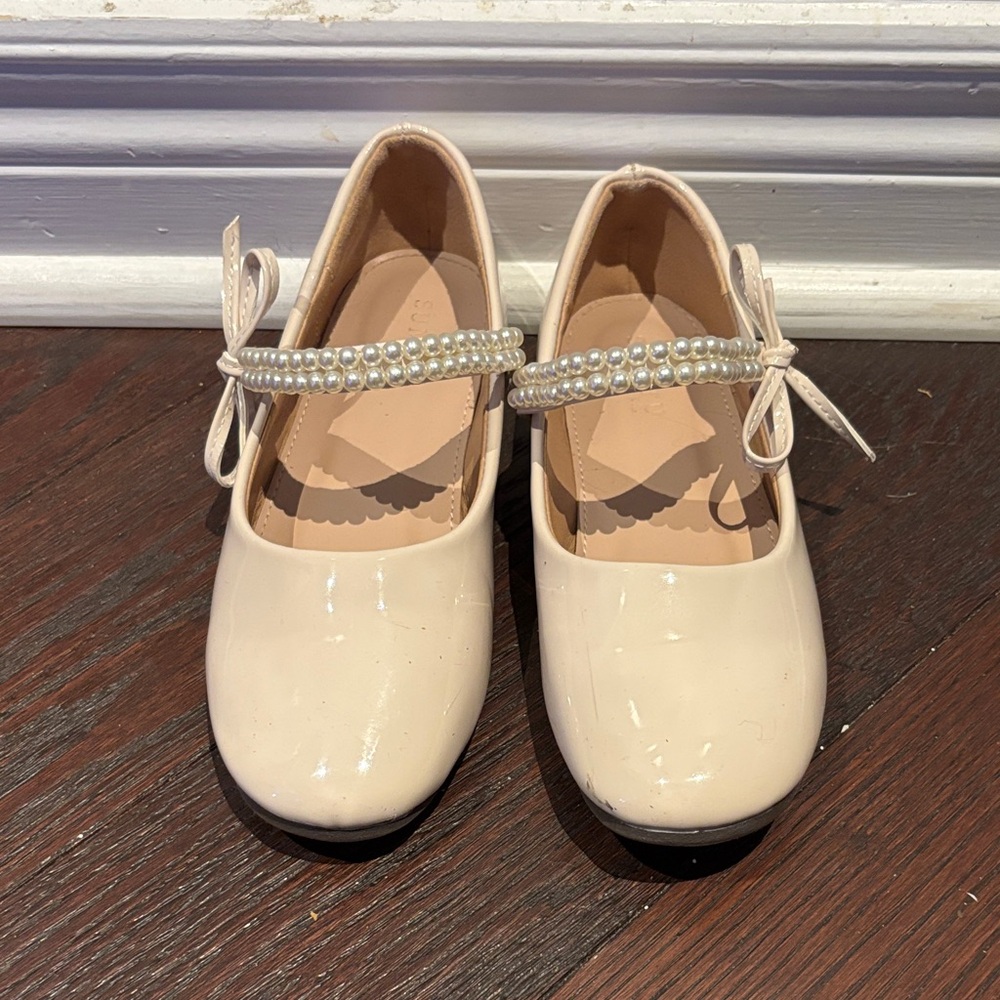 Elegant Cream Kids Shoes with Pearl Strap - size 4 (36)